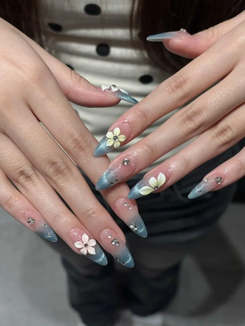 ネイル チークネイル ドット フレンチネイル グラデーション ハート ハンドネイル Eli Eli 新宿のネイルデザイン