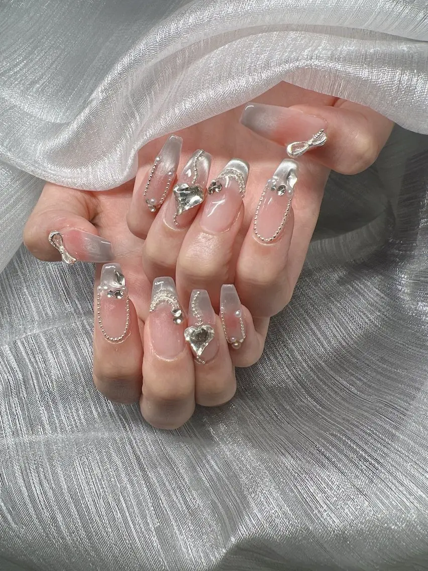 ネイル アートネイル 長さ出し ジェルネイル キラキラネイル マグネットネイル ハンドネイル Lee Nailsのネイルデザイン