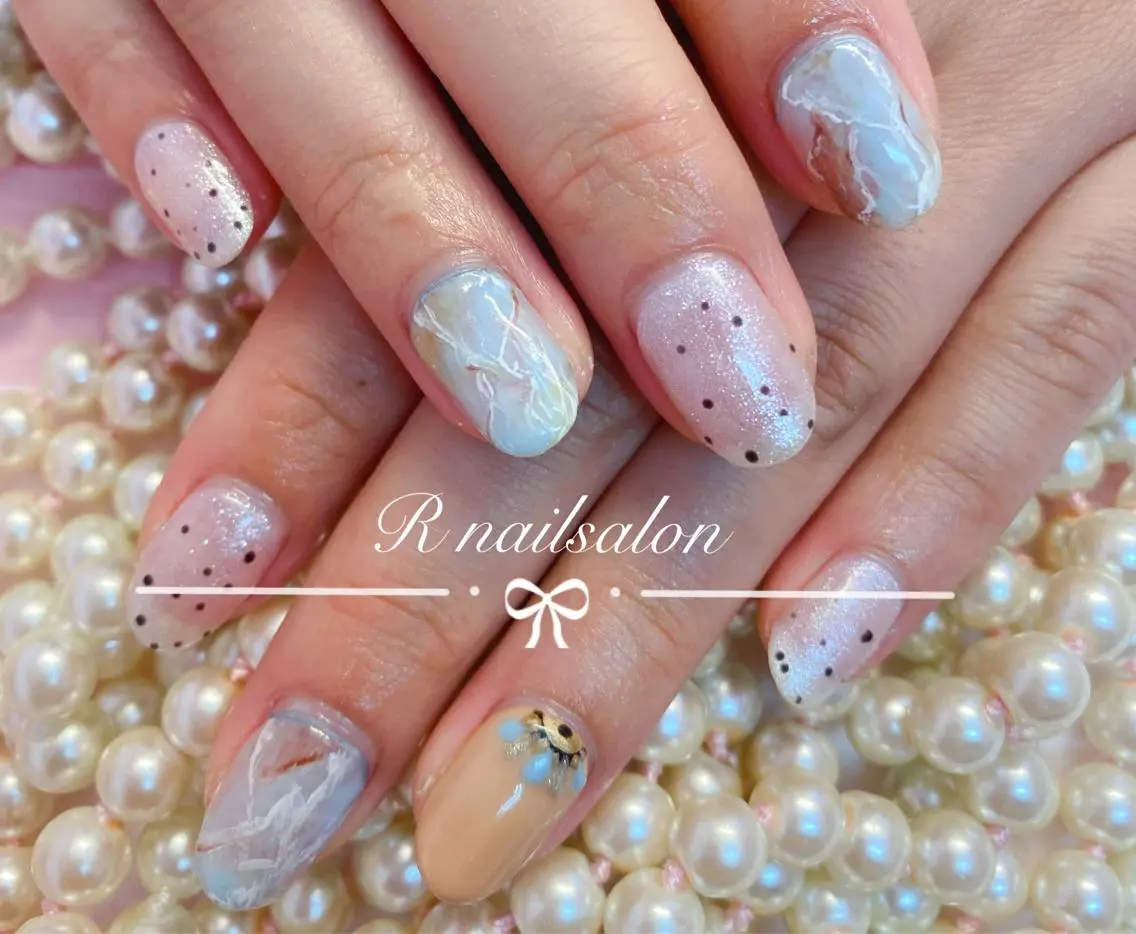 ミディアム R NAILSALONのネイルデザイン