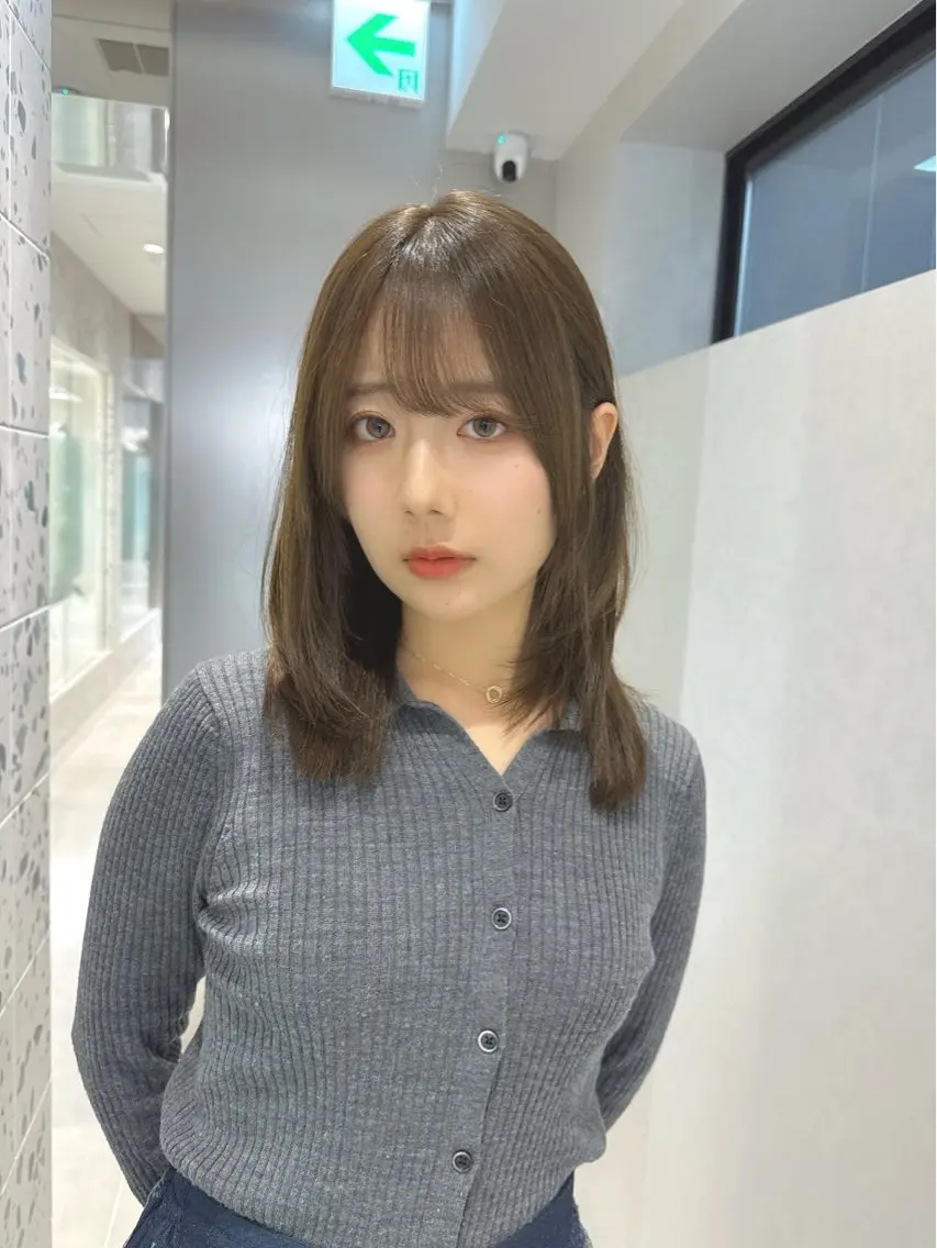 ミディアム カラー ベージュカラー ブリーチ ブリーチなしカラー オリーブベージュ カット ヘアカラー トリートメント 矢野 晃平のヘアスタイル