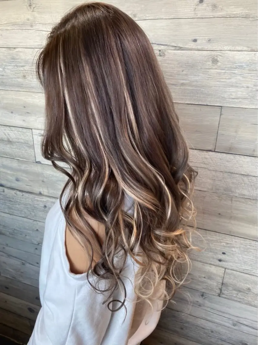 ロング カラー ヘアカラー 五十嵐航斗 ハイトーンのヘアスタイル
