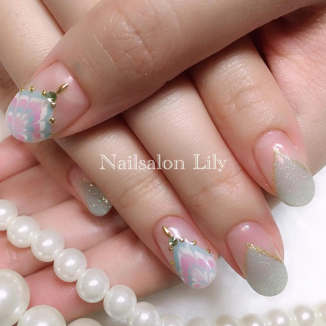 ネイル グリーン キラキラネイル Lily*nail 🌻Mii🌻のネイルデザイン