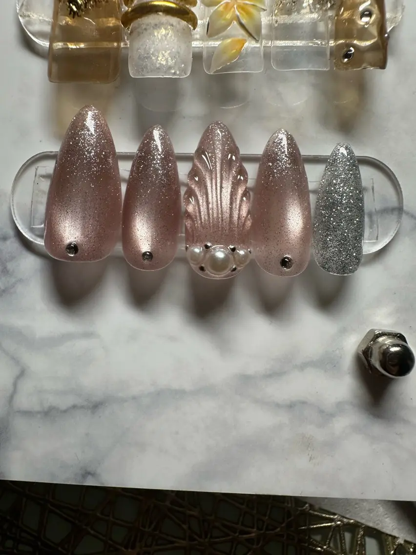 ミディアム Queen nailのネイルデザイン