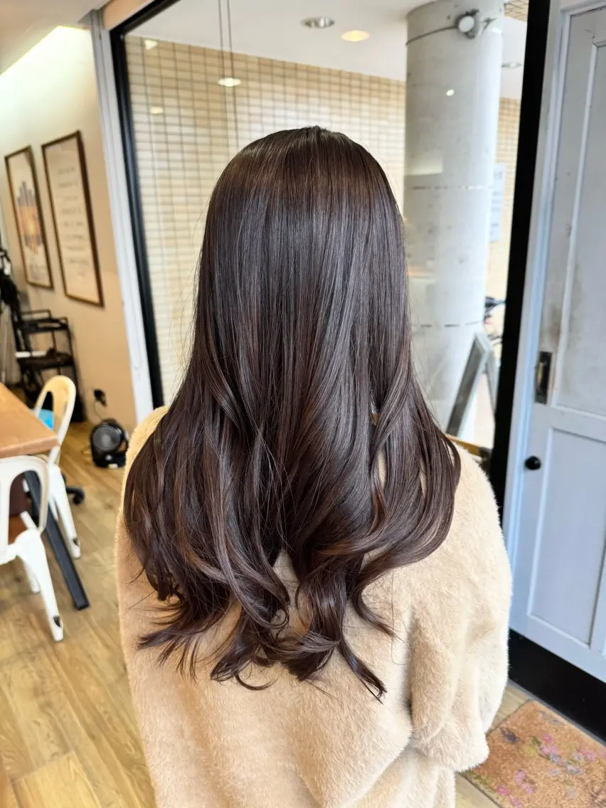 ロング カラー アッシュ アッシュグレー ヘアカラー トリートメント ツキダテ ユイのヘアスタイル