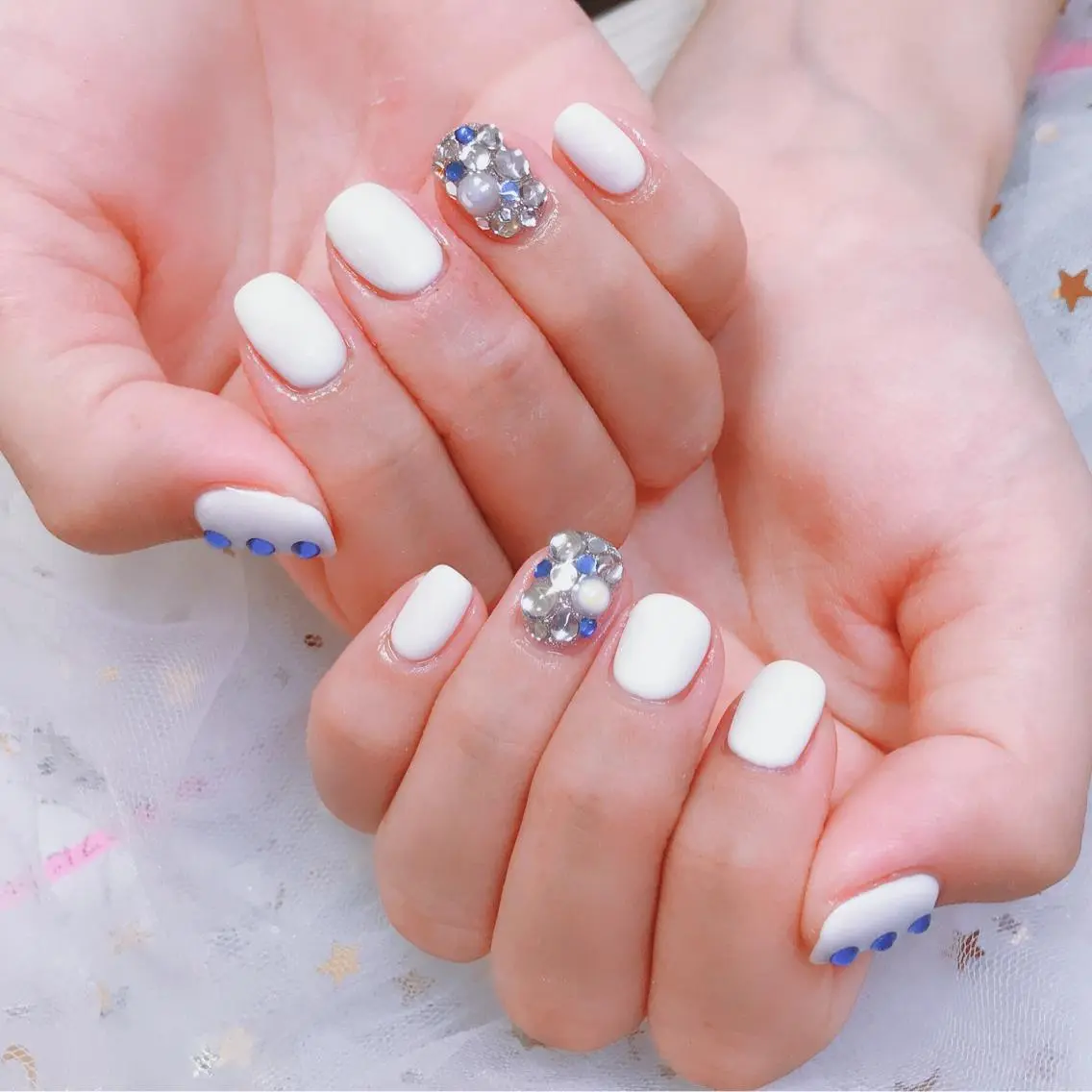 カラー ネイル ストーンネイル Q Free nailsのネイルデザイン