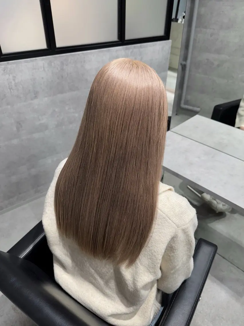 ロング カラー HOHOMI （ほほみ）のヘアスタイル