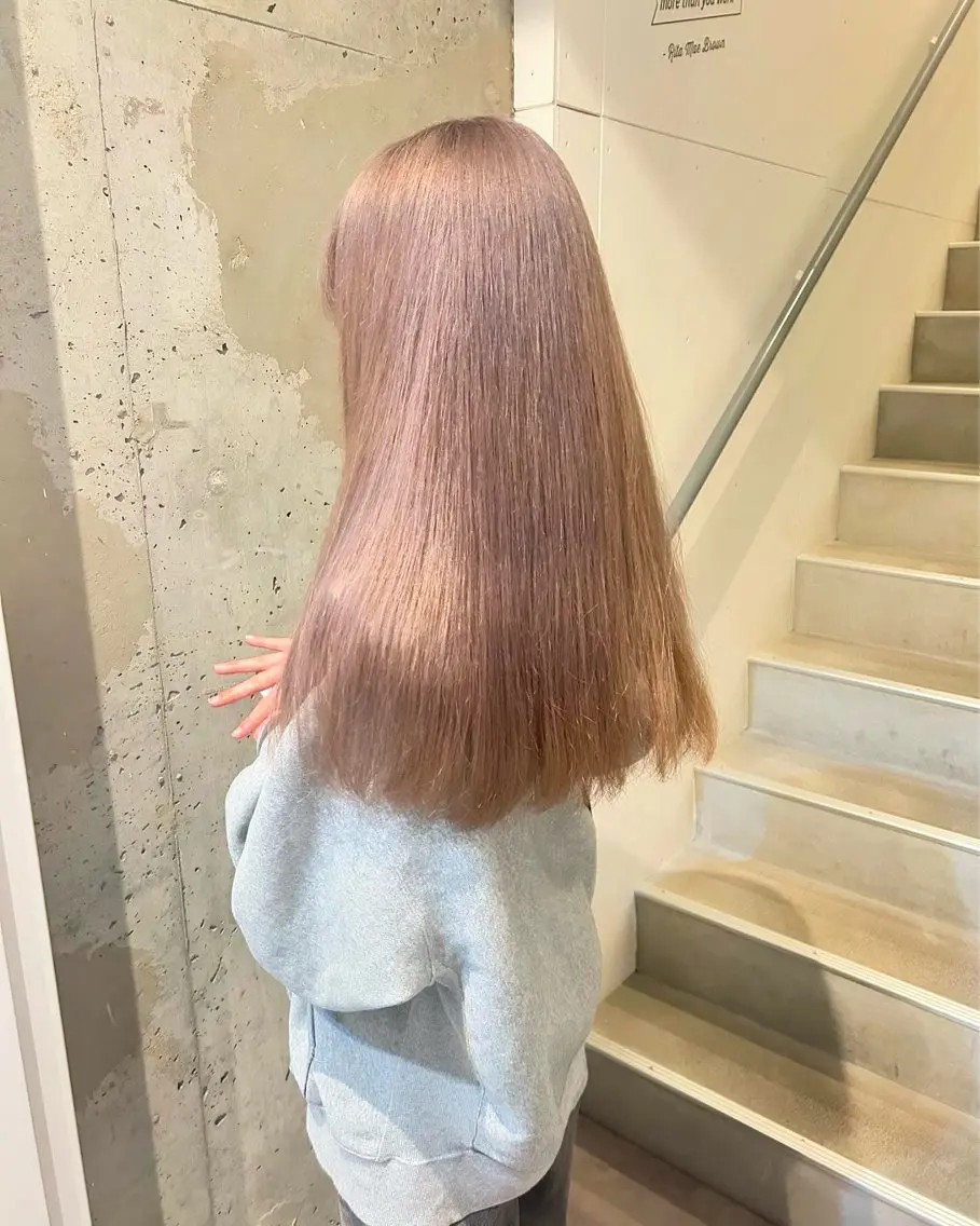 ミディアム カラー グレージュ ミルクティーグレージュ ヘアカラー トリートメント ウルフカット レイヤーカット上柿のヘアスタイル