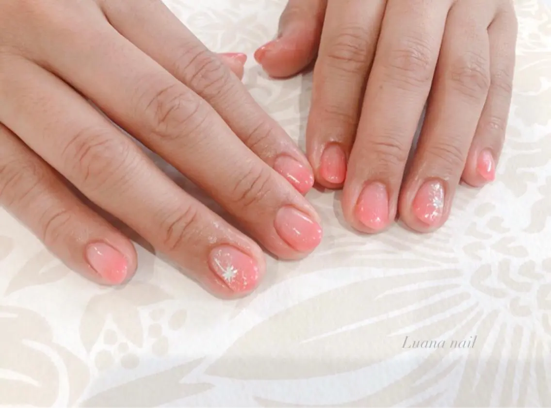 ショート キッズ ネイル ジェルネイル グラデーション オフィスネイル ピンク シンプルネイル Luana nail (ルアナネイル)のネイルデザイン
