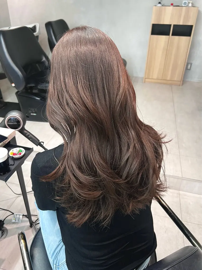 ロング カラー カット ヘアカラー 小森聖奈 韓国風レイヤーカットのヘアスタイル