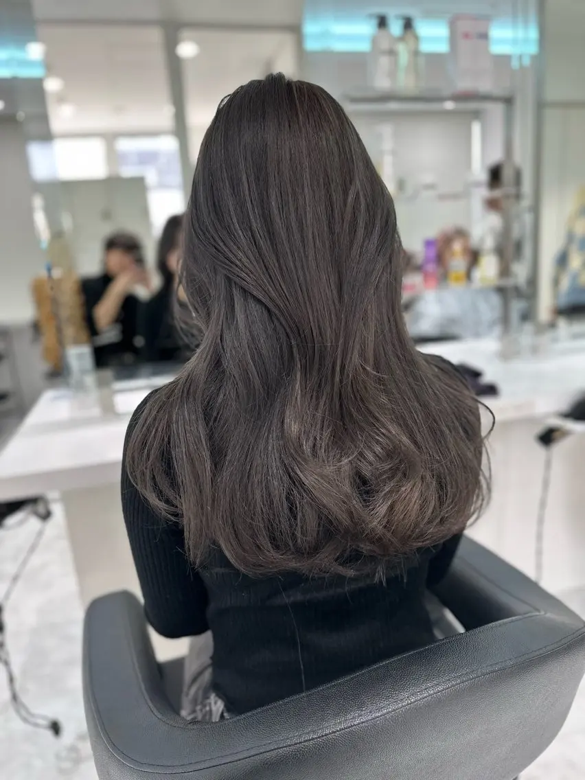 【💎重くない暗髪💎】大人っぽ透明感カラー➕ヒアルロン酸トリートメント➕コテ巻仕上げ🕊🤍の写真