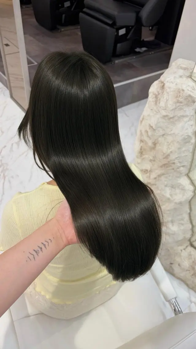 ロング カラー パーマ ベージュカラー ブリーチ 透明感カラー ダブルカラー グレージュ カット ヘアカラー トリートメント TOMO/ブリーチ 無しオリーブのヘアスタイル