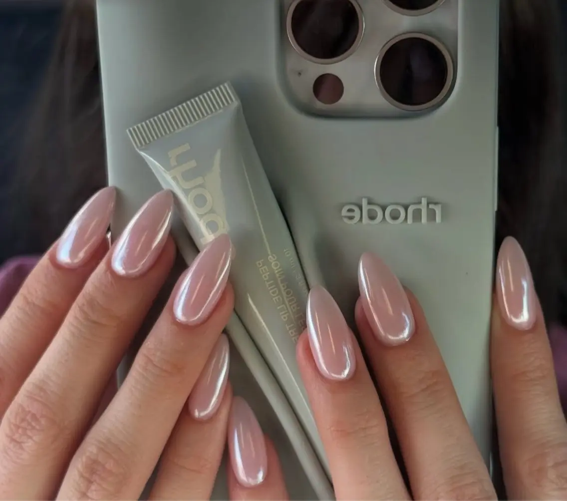 ネイル アートネイル オーロラネイル チークネイル フレンチネイル ガラスフレンチ ハンドネイル 🎀YooLi Nail salonのネイルデザイン