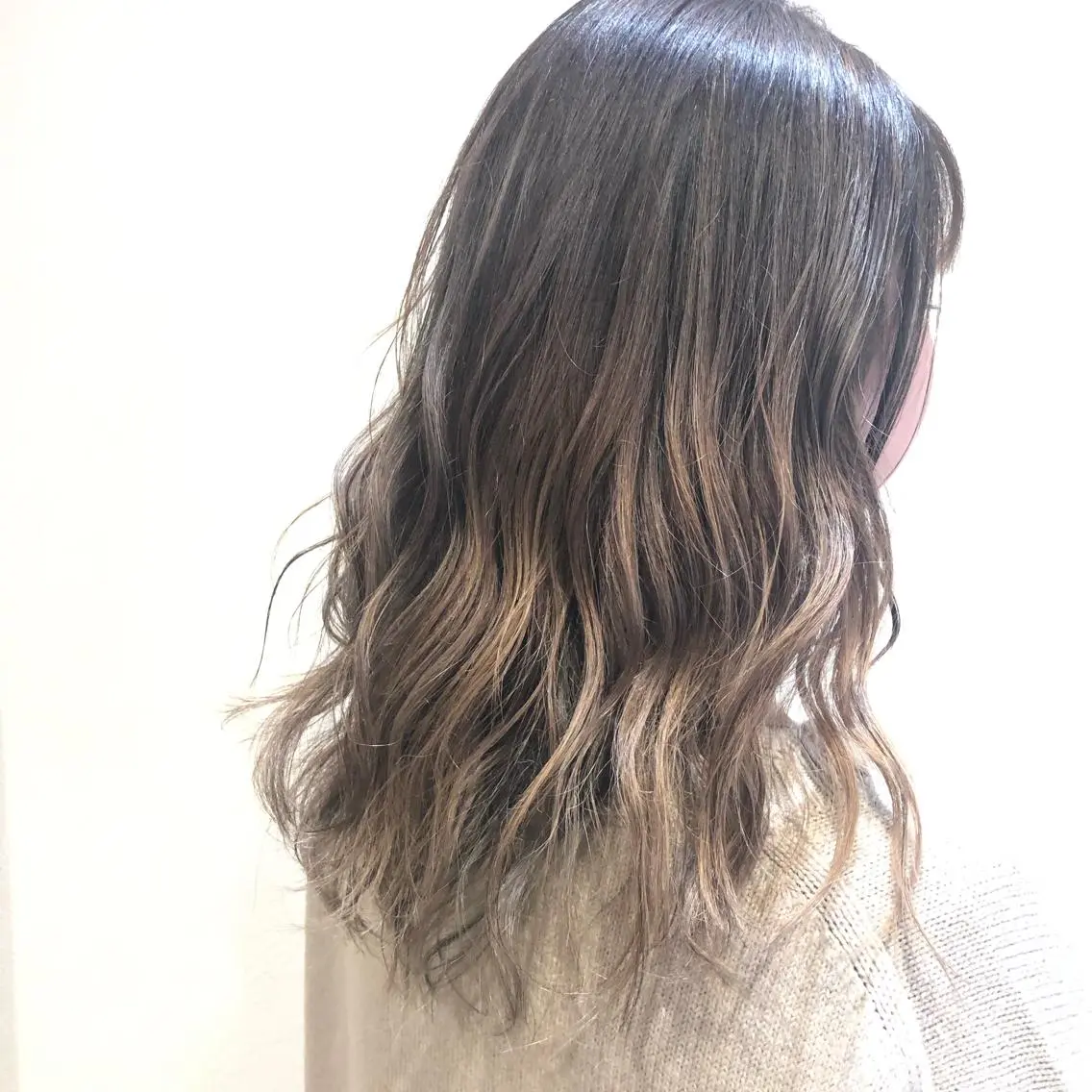 カラー ブリーチ 透明感カラー グラデーションカラー soelle Hanaのヘアスタイル