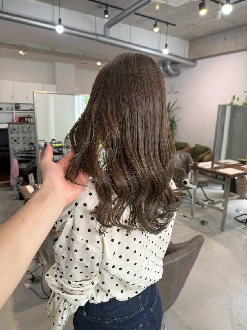 セミロング カラー ブリーチ ダブルカラー ブリーチなしカラー カット ヘアカラー カイリ /レイヤーカットのヘアスタイル