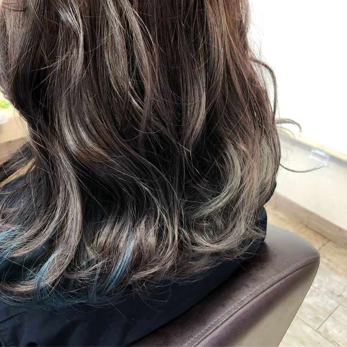ロング カラー ベージュカラー ブルーカラー インナーカラー コグチ ヒカルのヘアスタイル