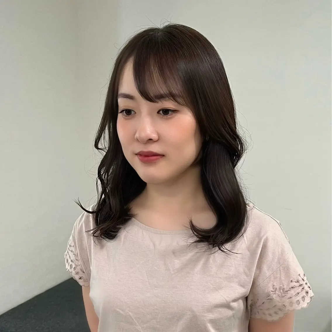 セミロング カラー ベージュカラー ミント ミントベージュ レイヤーカット カット ヘアカラー 藤瀬 知里のヘアスタイル