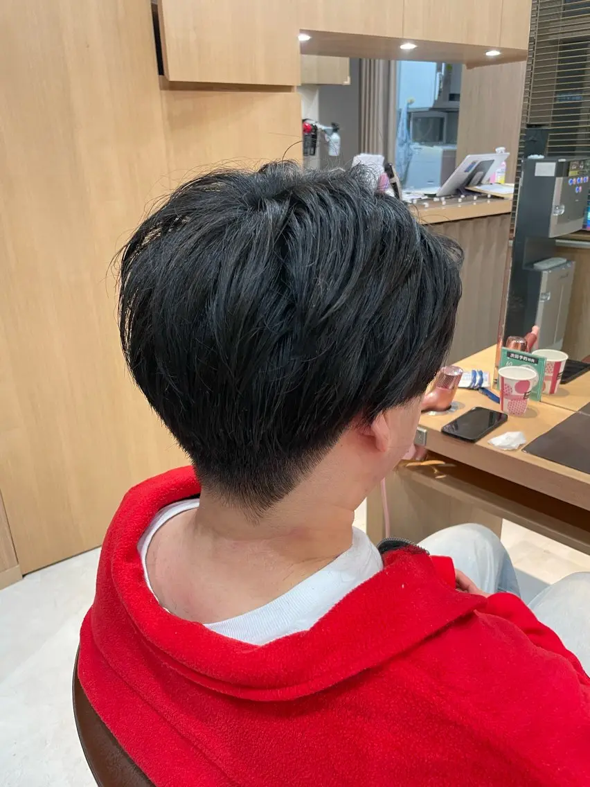 ショート カラー ブリーチ ボブ レイヤーカット 風間 日和のヘアスタイル