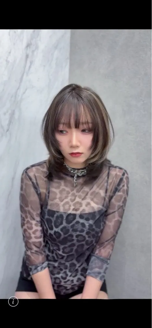 セミロング カラー エクステ みのりハイトーン デザインカラーのヘアスタイル