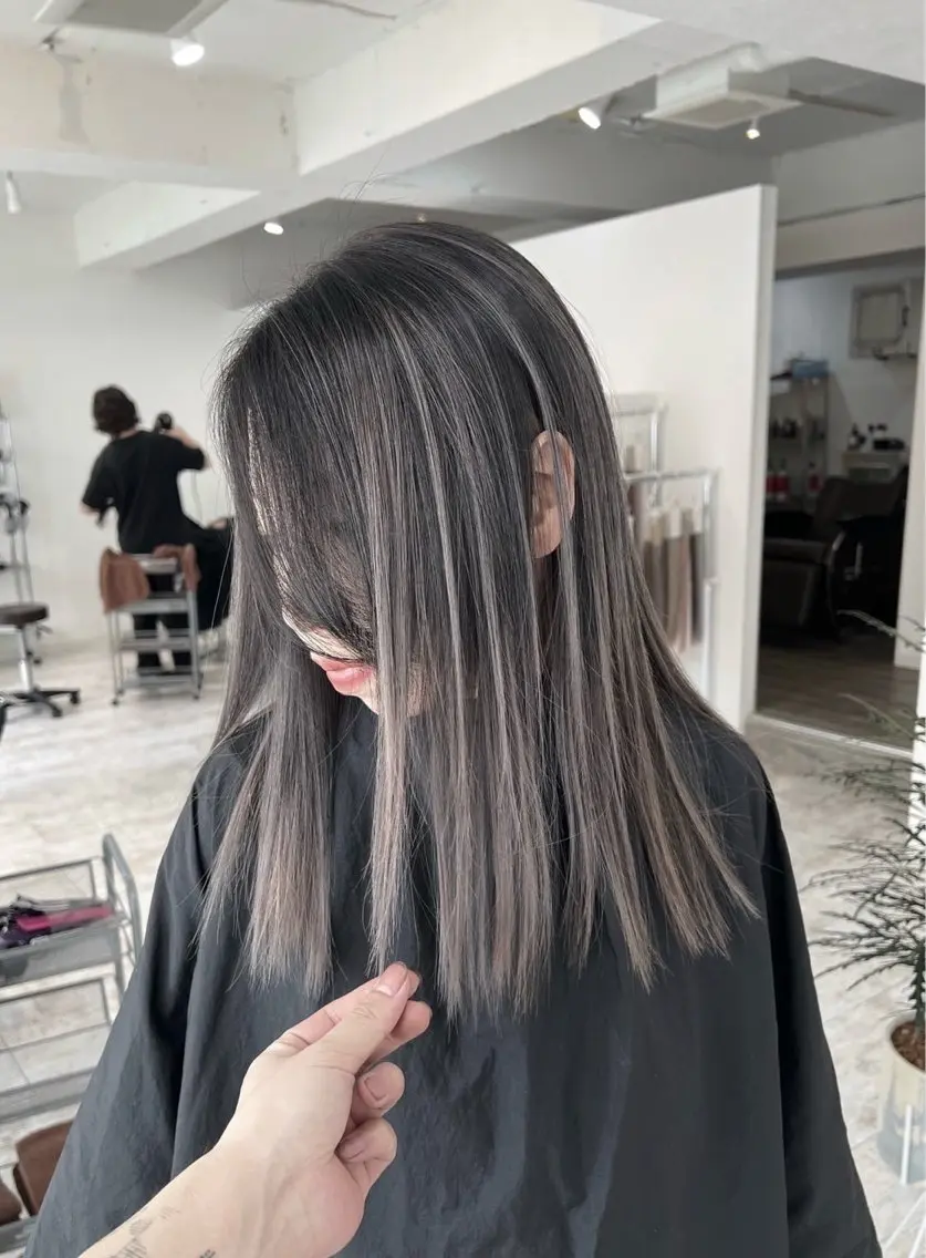 ミディアム カラー バレイヤージュ グレージュ レイヤーカット 指名数No.1 /NAOYAのヘアスタイル