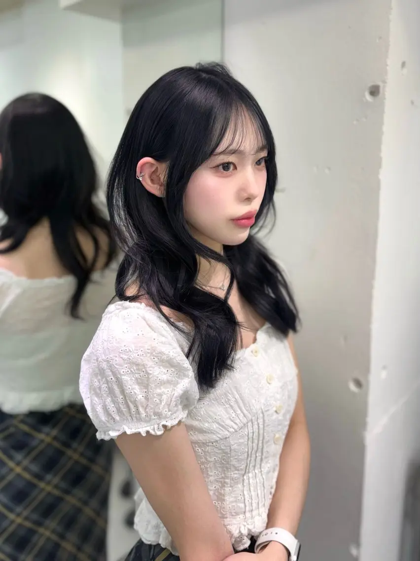 セミロング ワンホンヘア 🤍𝑀𝐼𝐻𝑂のヘアスタイル