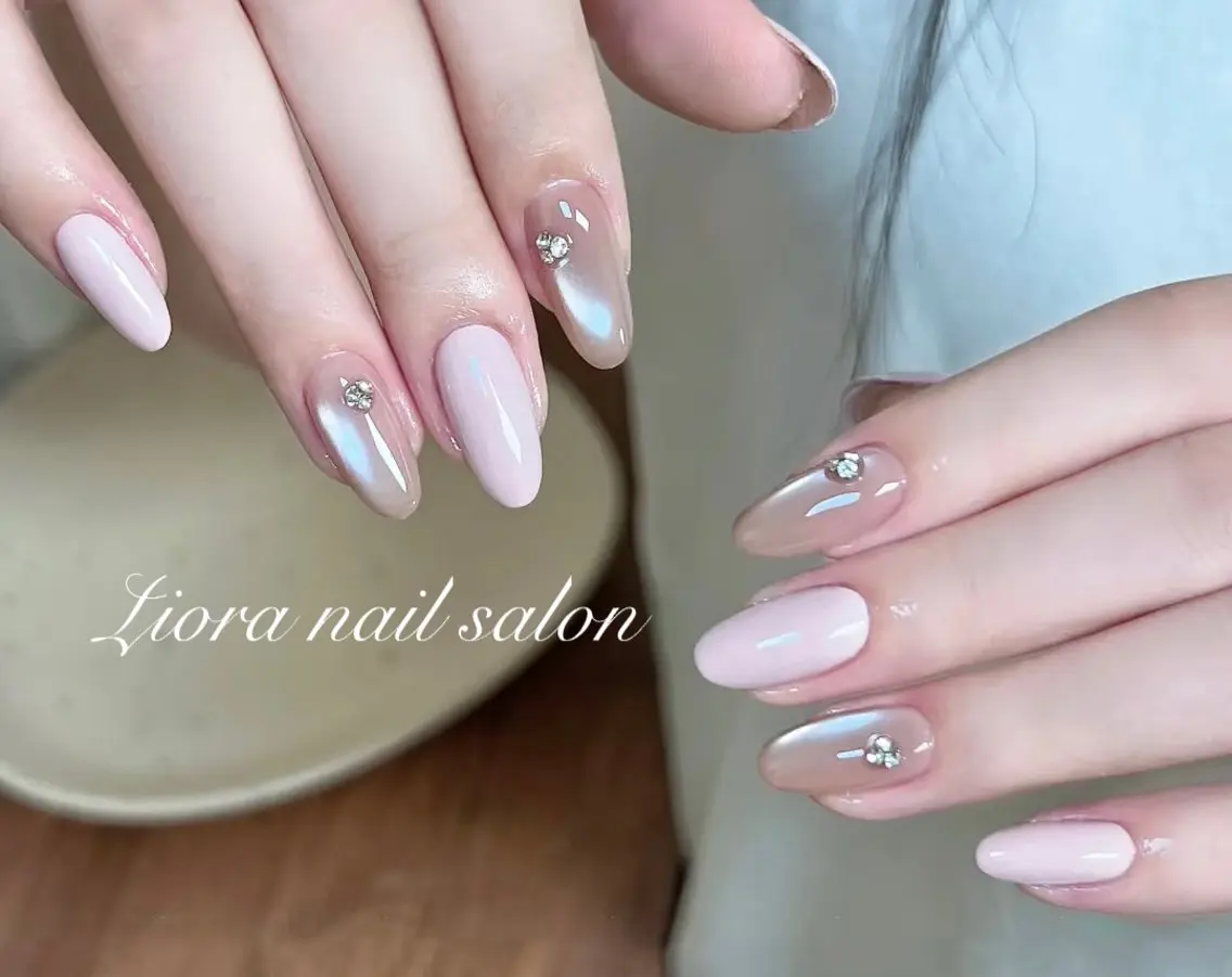 ネイル フレンチネイル ジェルネイル ガーリー グラデーション キラキラネイル ハンドネイル Liora nailのネイルデザイン