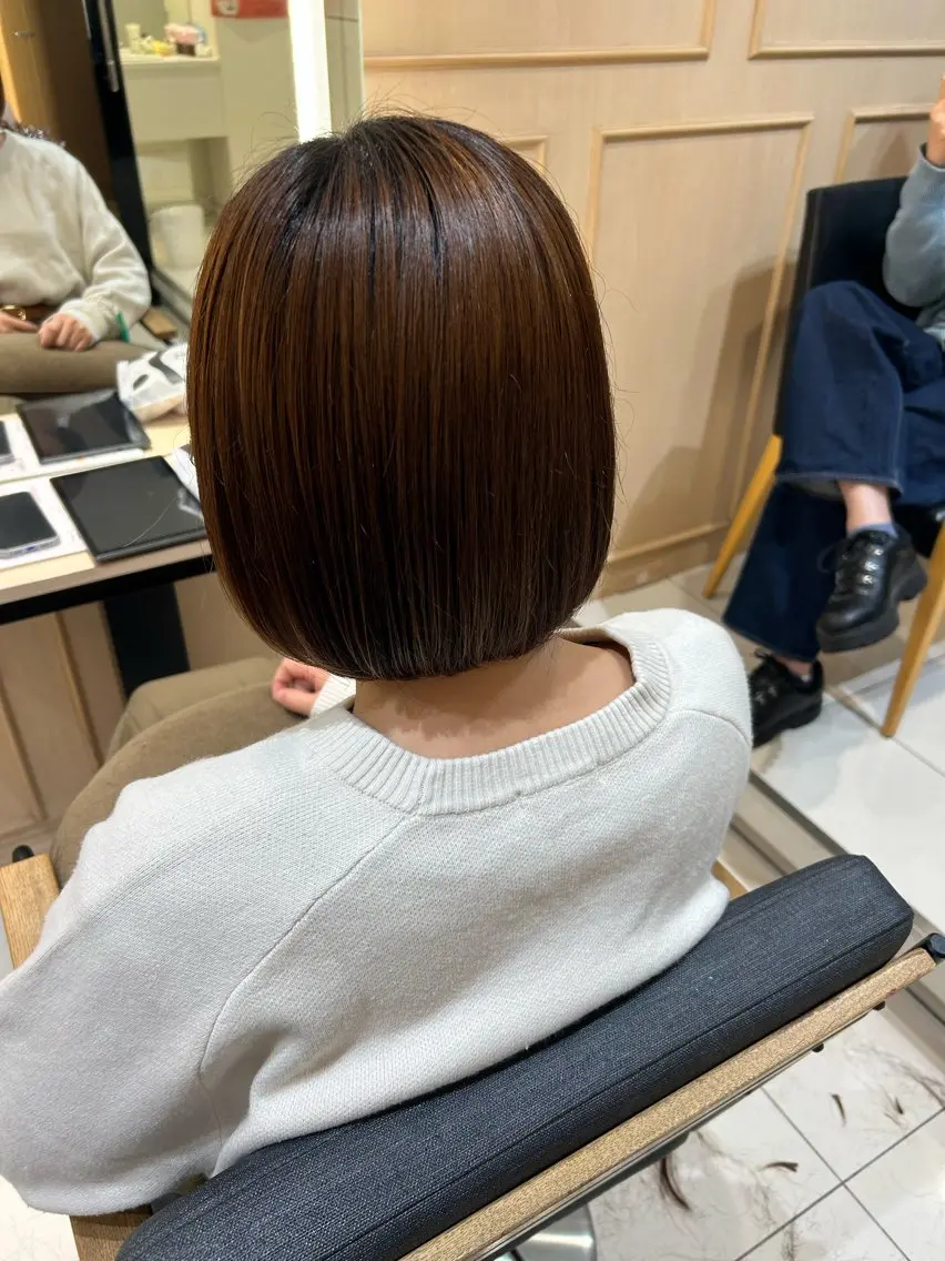 ミディアム カット ゆめ ベージュカラーのヘアスタイル
