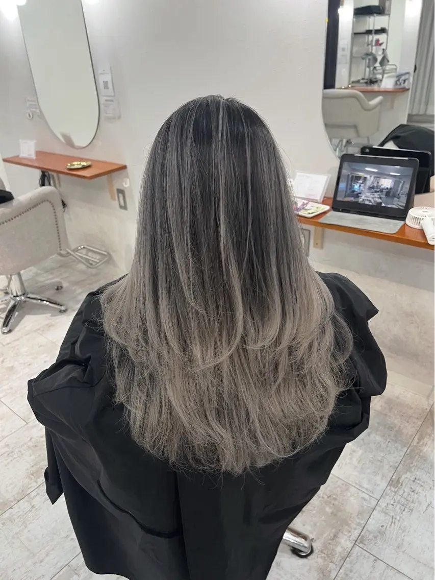 セミロング カラー バレイヤージュ グレージュ レイヤーカット 指名数No.1 /NAOYAのヘアスタイル