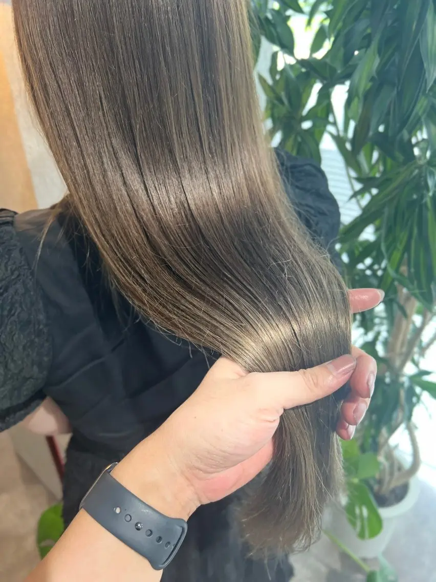ロング カラー ベージュカラー ブリーチ 透明感カラー ブリーチなしカラー カット ヘアカラー トリートメント 城 慎太郎のヘアスタイル