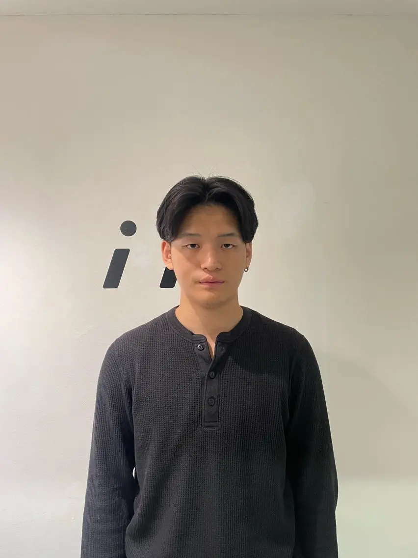 ショートセンターパート(襟足刈り上げ、サイド耳上)の写真