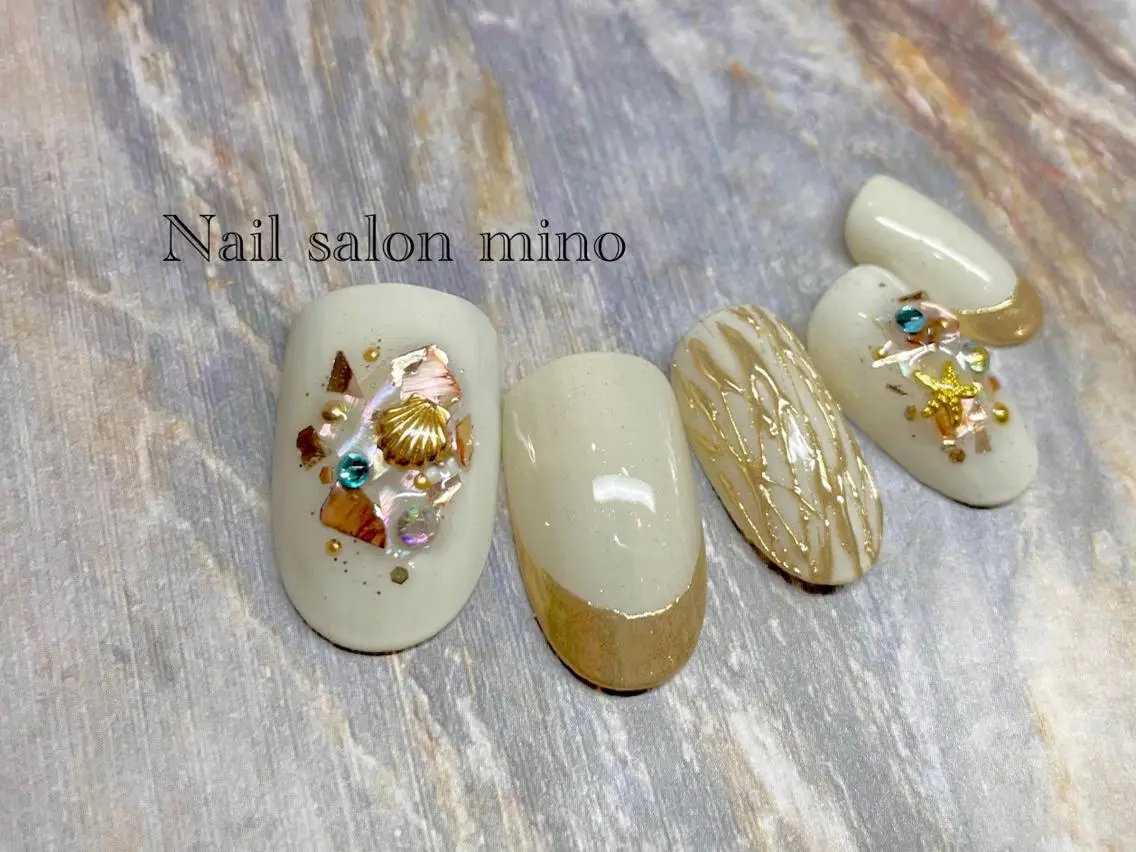ネイル アートネイル マグネットネイル ミラーネイル シンプルネイル 三野 nail salon minoのネイルデザイン