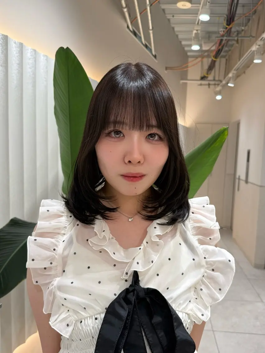 セミロング カラー レイヤーカット カット ヘアカラー トリートメント ラベンダー💜オリー ブ💚暗髪🖤のヘアスタイル