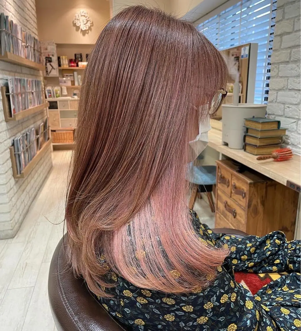 ロング カラー インナーカラー ピンクカラー 清水 有実子のヘアスタイル