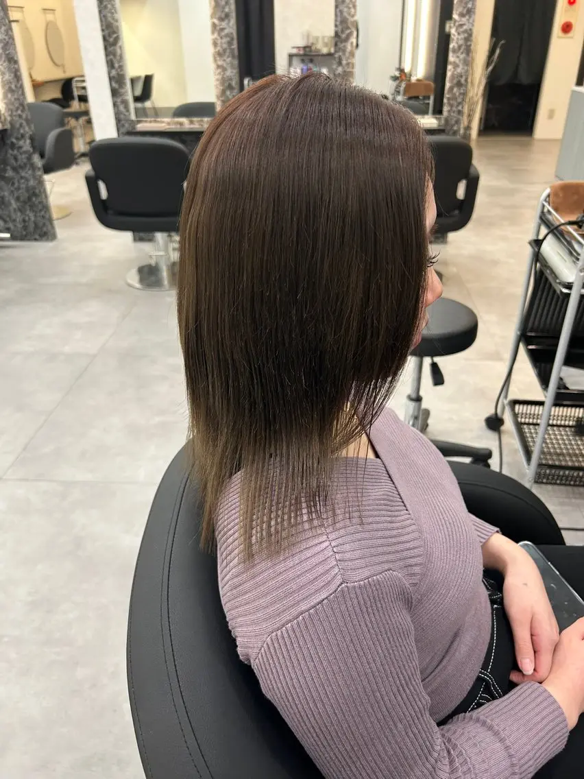 ミディアム 善財 康葵のヘアスタイル