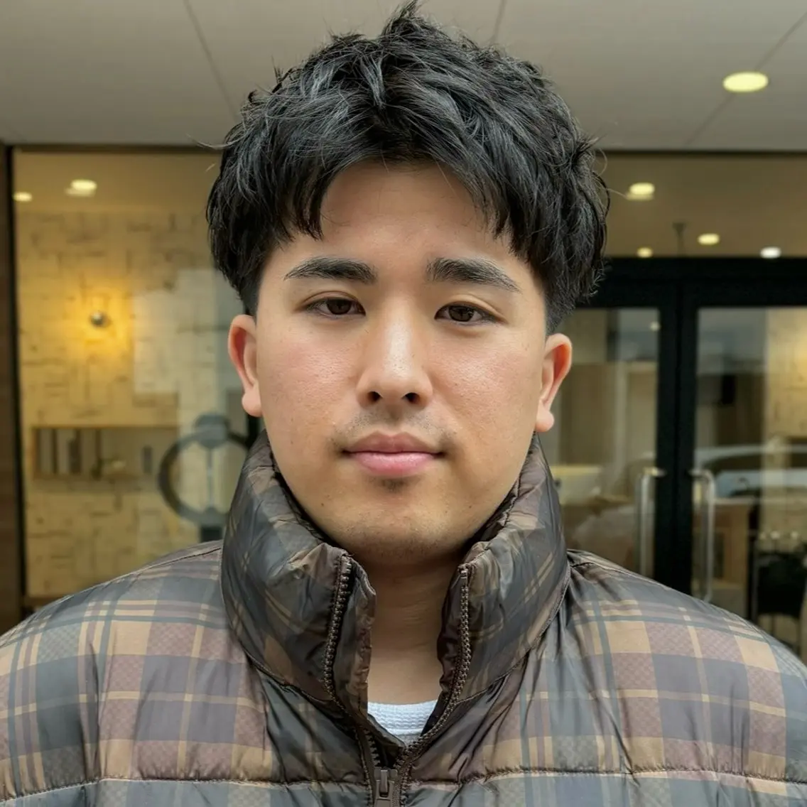 メンズ フェードカット フェザーパーマ メンズハイトーン メンズパーマ メンズショート カット 【メンズ 特化】村斎　伶次のヘアスタイル