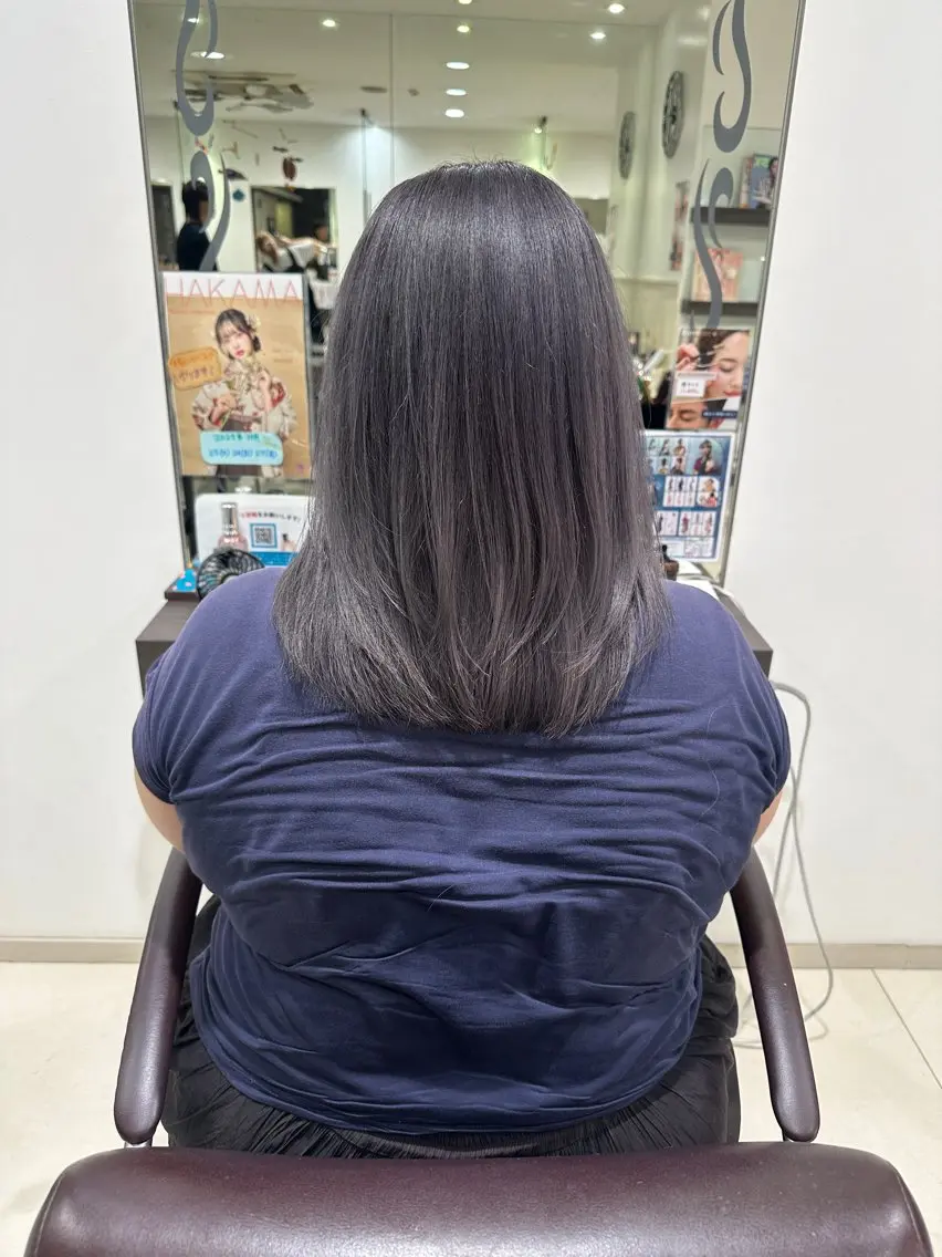 ミディアム カット ヘアカラー トリートメント 明日空きあり‼️ 艶々カラー🩷のヘアスタイル