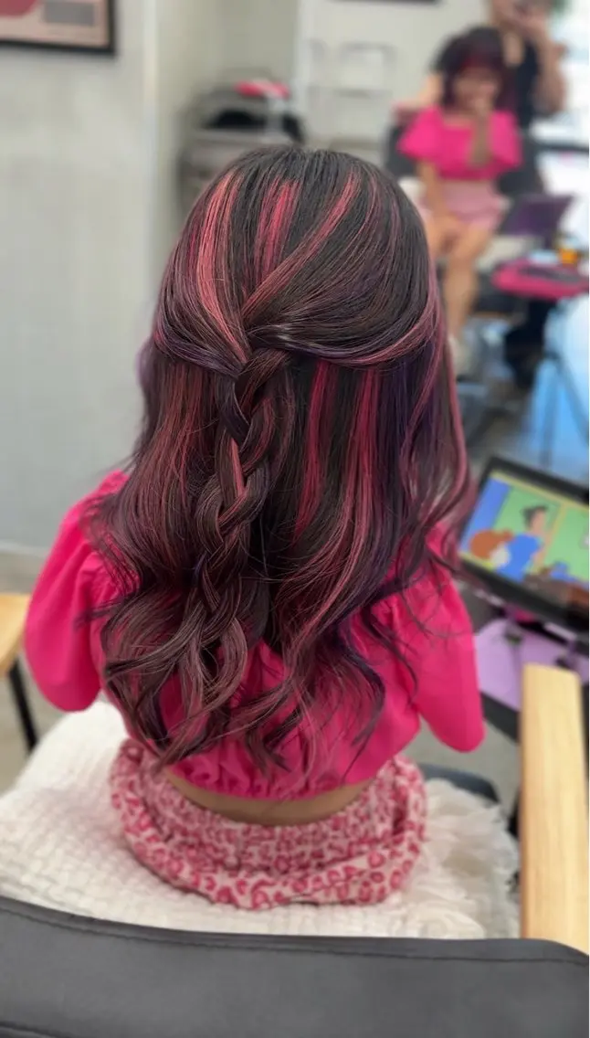ロング キッズ ハイライト ヘアカラー miloc naha ナナカのヘアスタイル