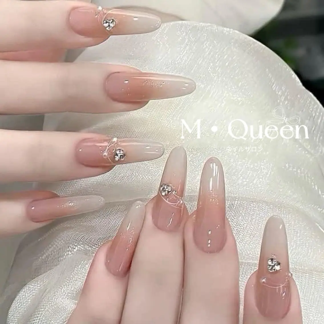 ネイル ハンドネイル MQueen ネイルサロンマルのネイルデザイン