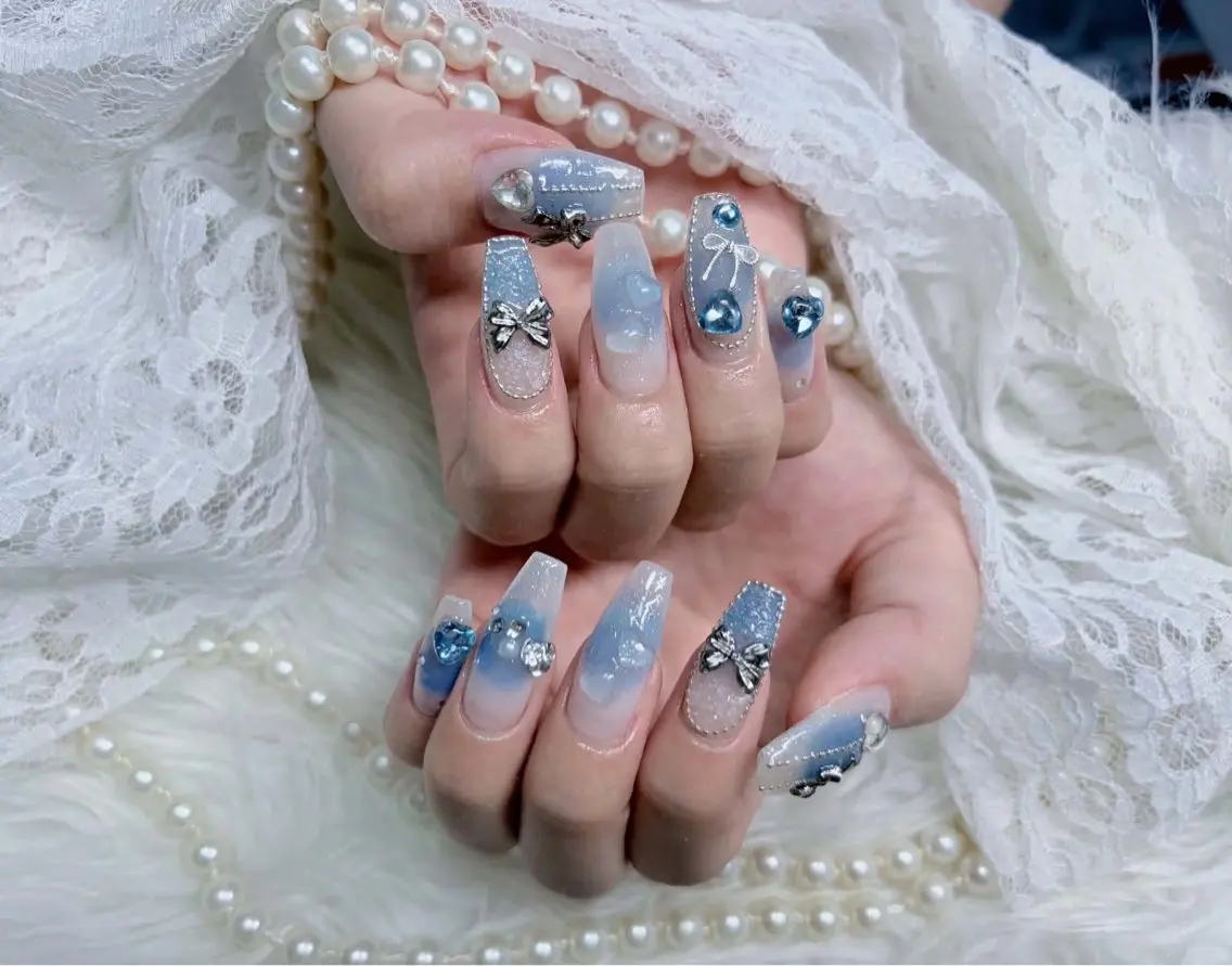 ネイル チークネイル フレンチネイル キラキラネイル 韓国ネイル マグネットネイル ハンドネイル Chibi h.babynailのネイルデザイン