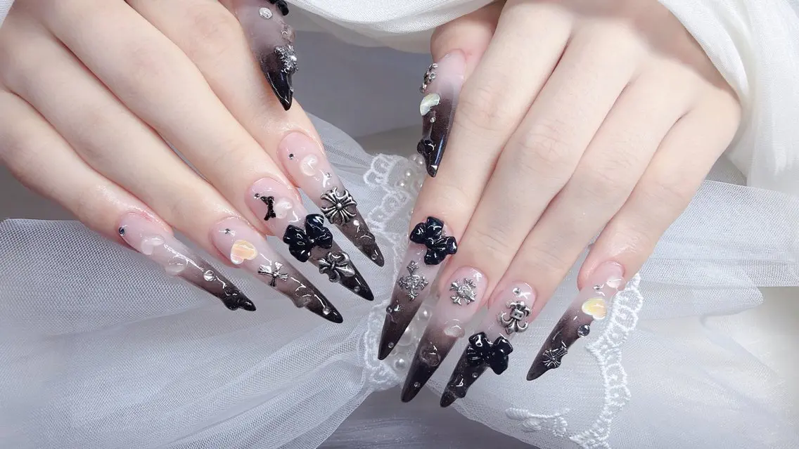 ネイル アートネイル オーロラネイル ガーリー キラキラネイル 韓国ネイル ハンドネイル Mio NailsalonUのネイルデザイン