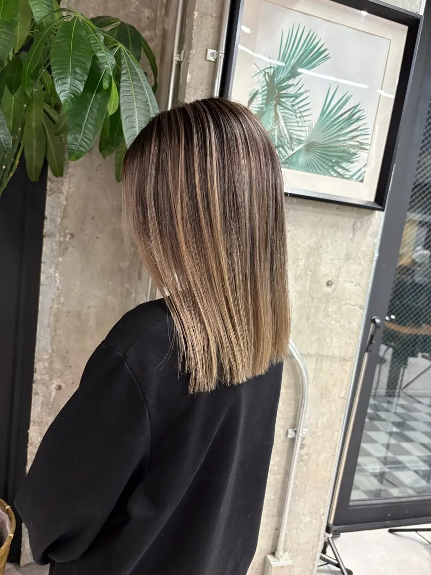 セミロング カラー ブリーチ カット ヘアカラー ♡ハイライトカラー shinri♡のヘアスタイル