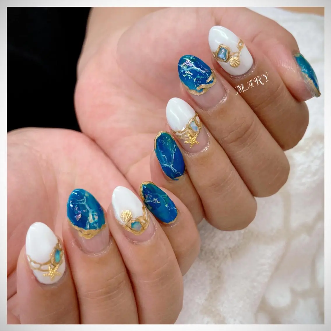 ネイル アートネイル ブルー フレンチネイル ニュアンスネイル ホワイト ハンドネイル Mary nail .narumiのネイルデザイン