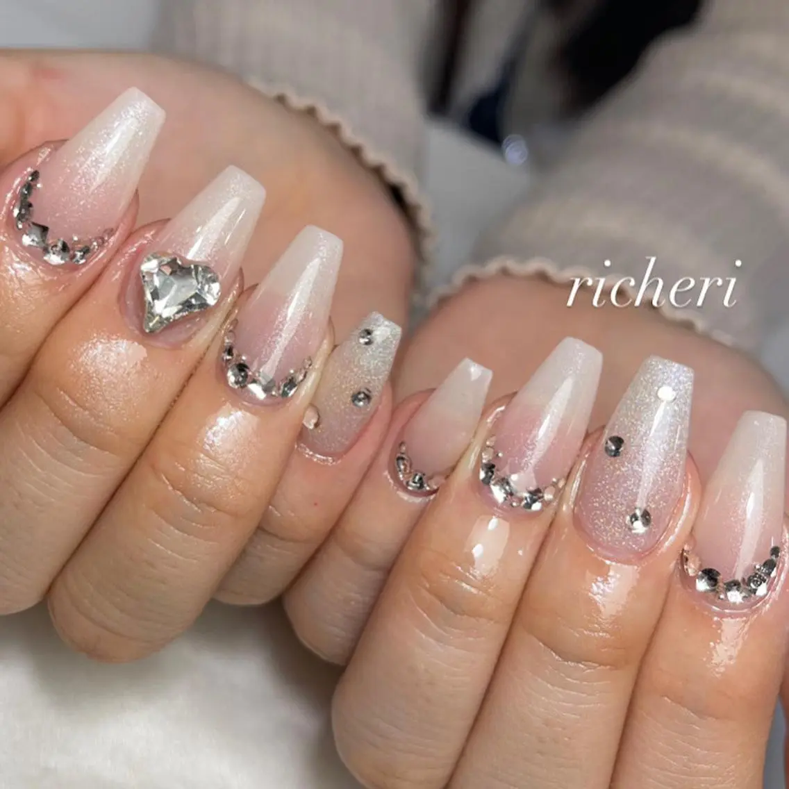 ミディアム ネイル ハンドネイル richeri beautyのネイルデザイン