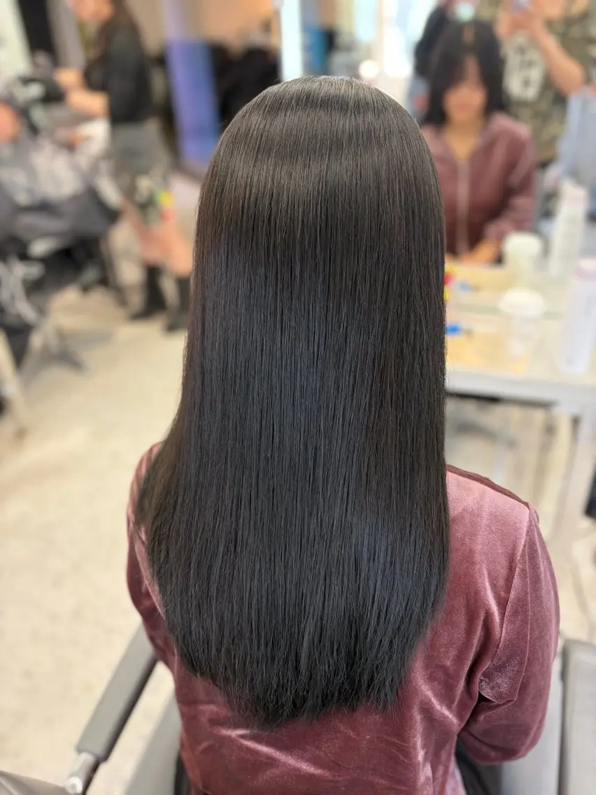 セミロング 縮毛矯正 ヘアカラー 伊原 愛実のヘアスタイル