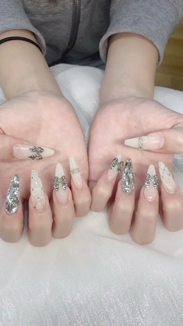 ネイル チークネイル グラデーション キラキラネイル ラメ(グリッター) ラメグラデーション Rei _Nail 新宿のネイルデザイン