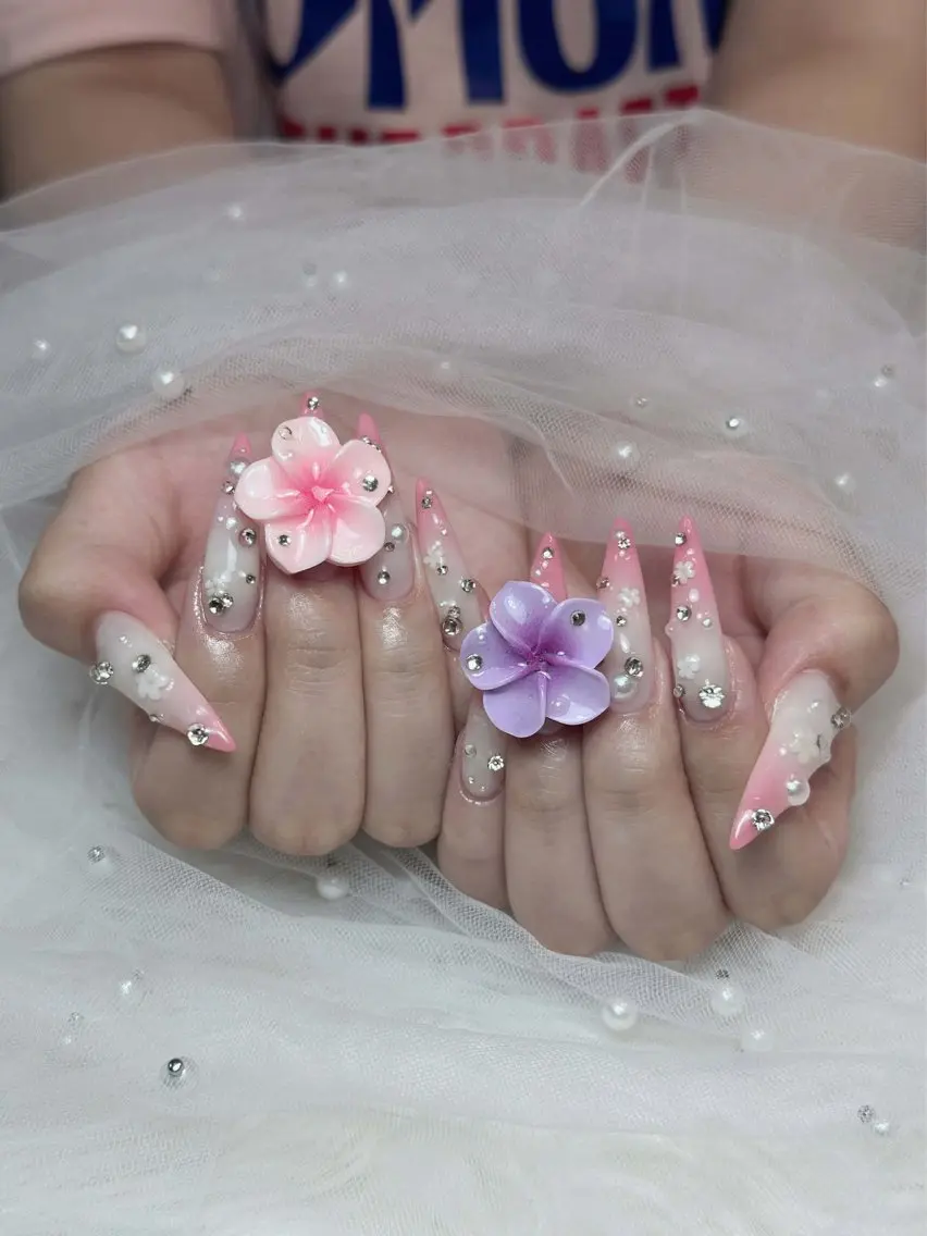 ネイル チークネイル ドット フレンチネイル グラデーション ハート ハンドネイル Julli NailStudioのネイルデザイン