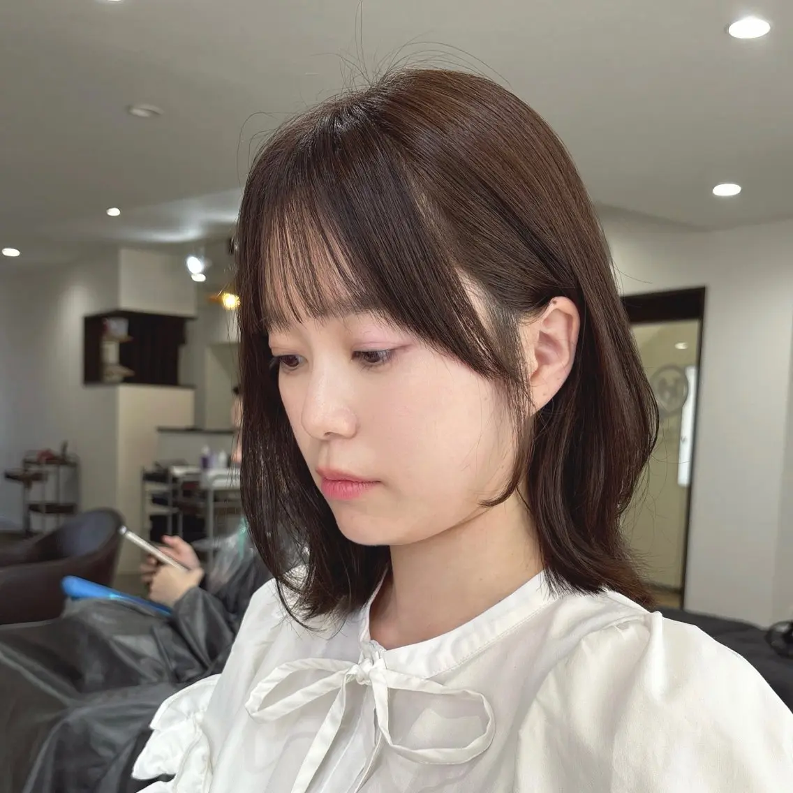 ミディアム 髪質改善 シースルーバング 縮毛矯正 カット ヘアカラー トリートメント タナカ レイヤのヘアスタイル