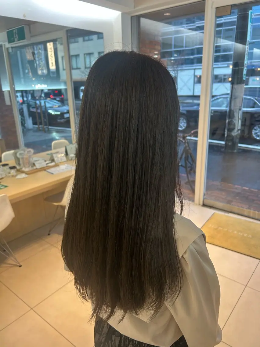 ロング カラー ブラウンカラー オリーブブラウン カット ヘアカラー 榊原 純佑のヘアスタイル