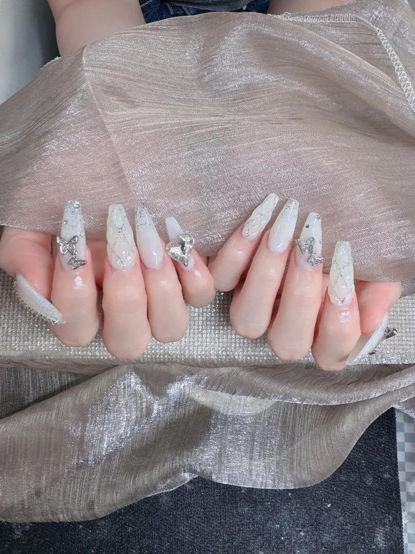 ネイル オーロラネイル フレンチネイル ジェルネイル ハロウィン キラキラネイル ハンドネイル H.baby Nail Salonのネイルデザイン