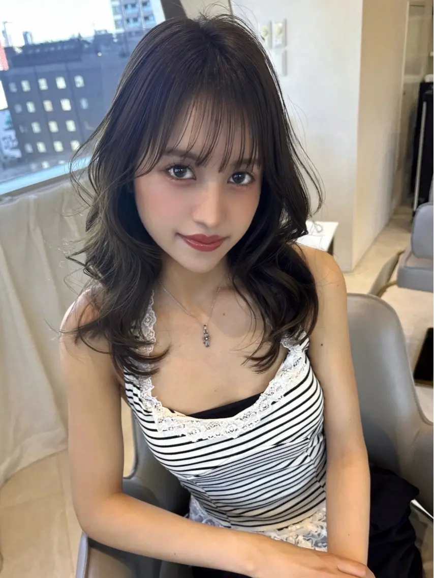 セミロング レイヤーカット 辻田 七海のヘアスタイル