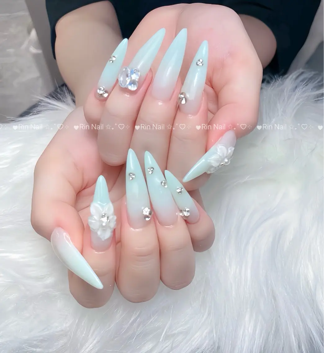 ネイル オーロラネイル ブルー フットネイル ジェルネイル 氷ネイル・うるうるネイル ハンドネイル Rin Nail 新大久保店のネイルデザイン